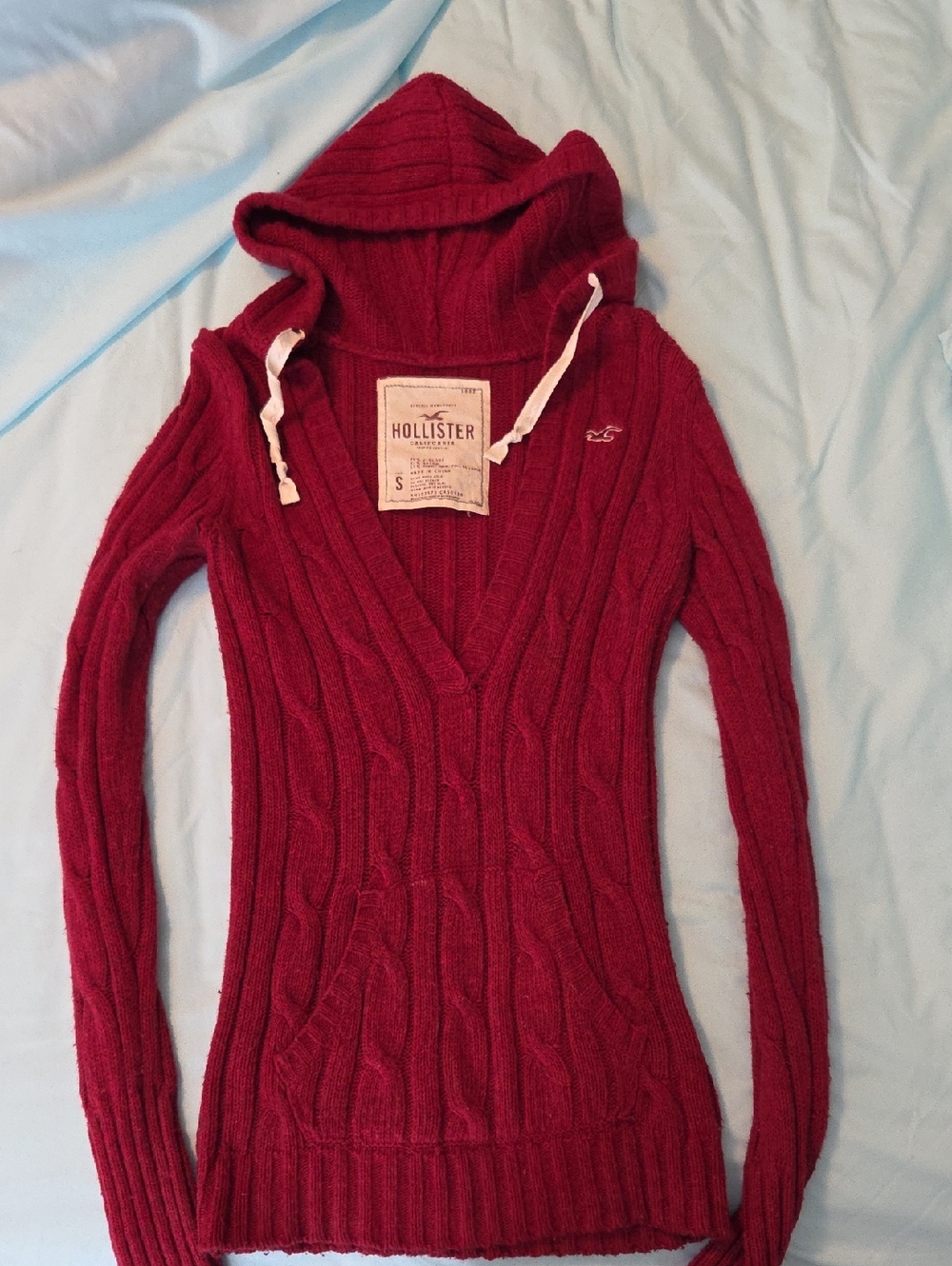 Hollister Women's Red Cable-Knit Hooded Sweater